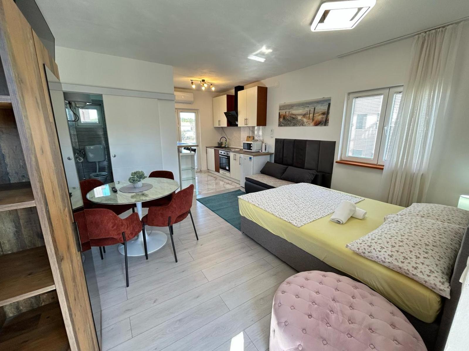 Daja Apartment *